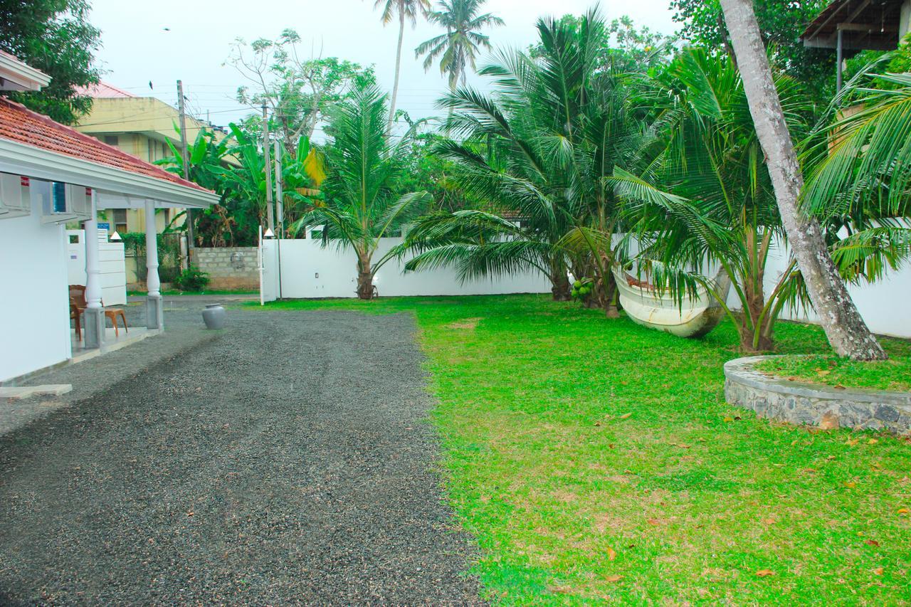 Villa Palm Breeze Polhena Bagian luar foto