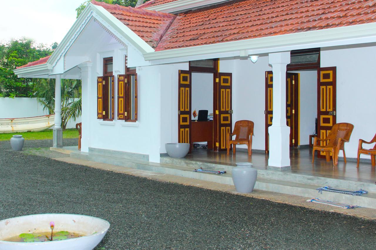 Villa Palm Breeze Polhena Bagian luar foto